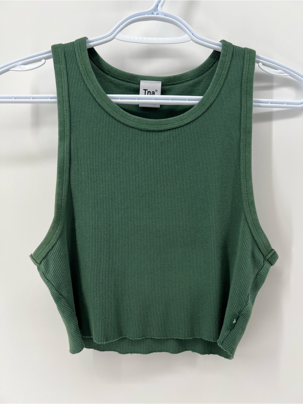 TNA Women’s Medium Forest Green Ribbed Cropped Raw-Edge Hem Racer Tank